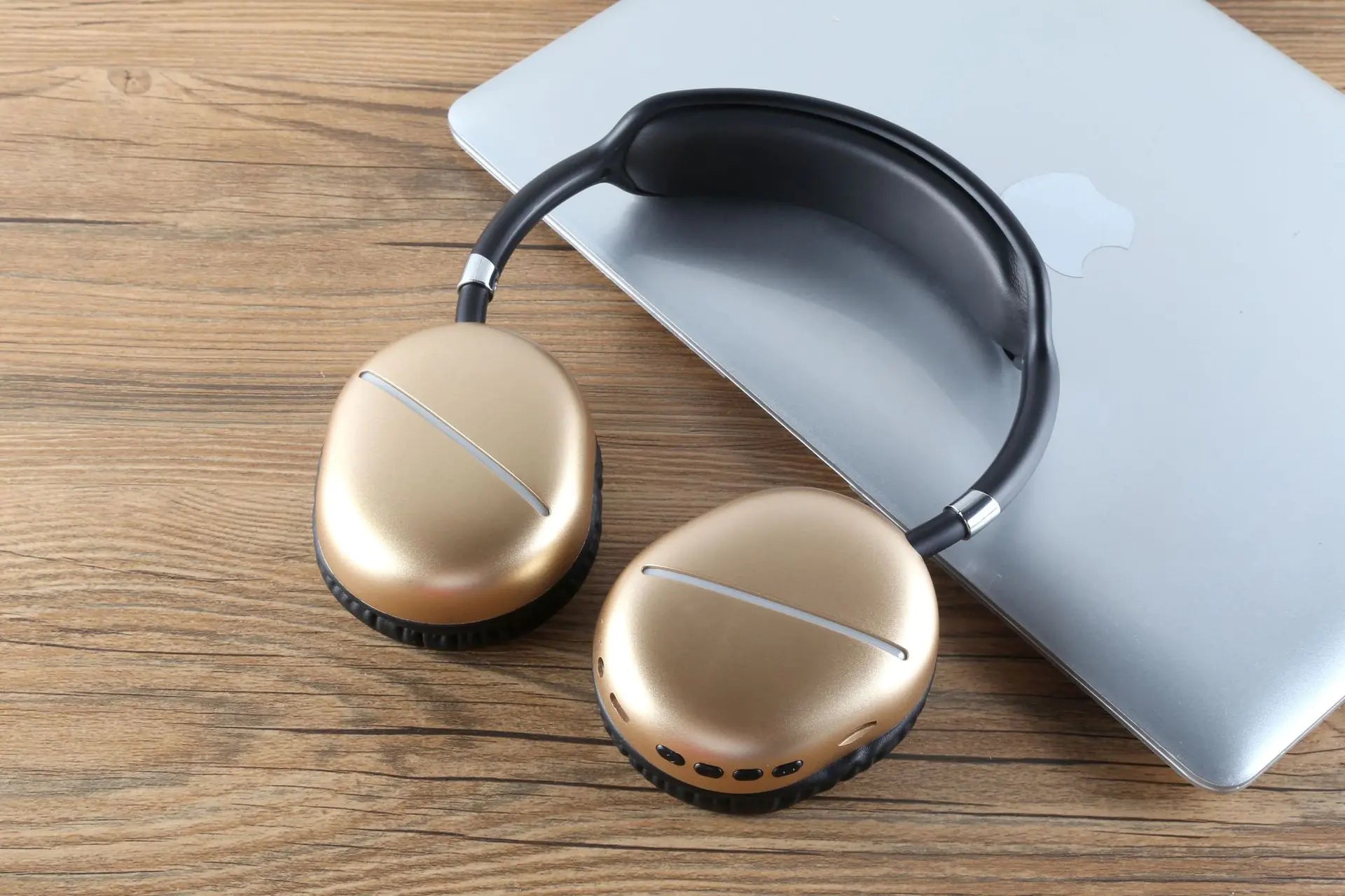 Hi-Fi Stereo Wireless Headphones with Microphone and Radio